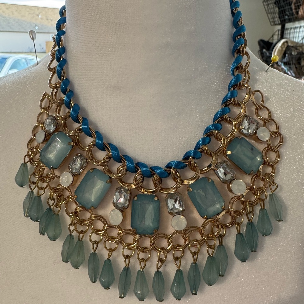 Elegant Blue and Gold Statement Necklace